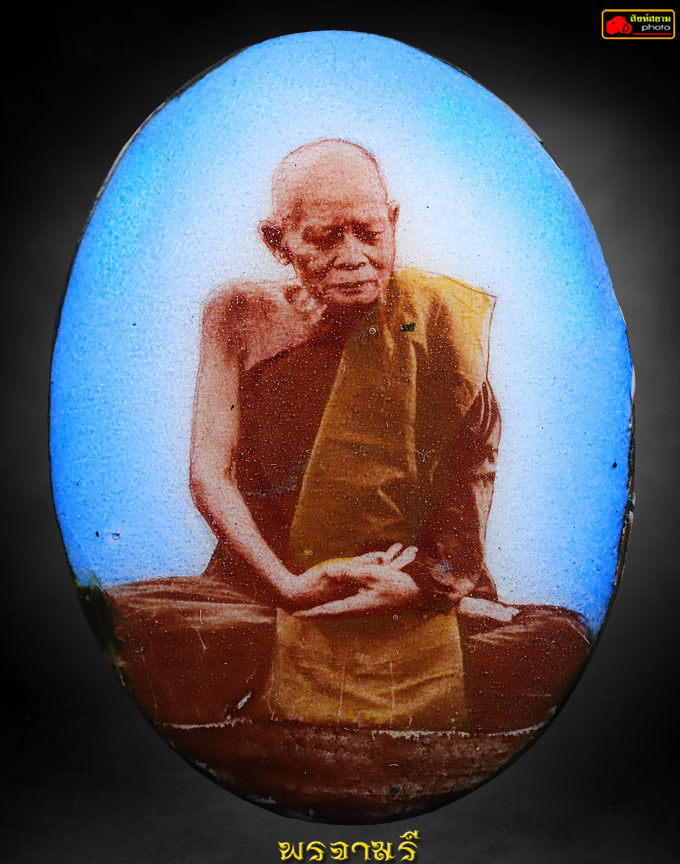 ล็อคเก็ตหลวงปู่แหวน รุ่มสัมพันธวงศ์ ปี17