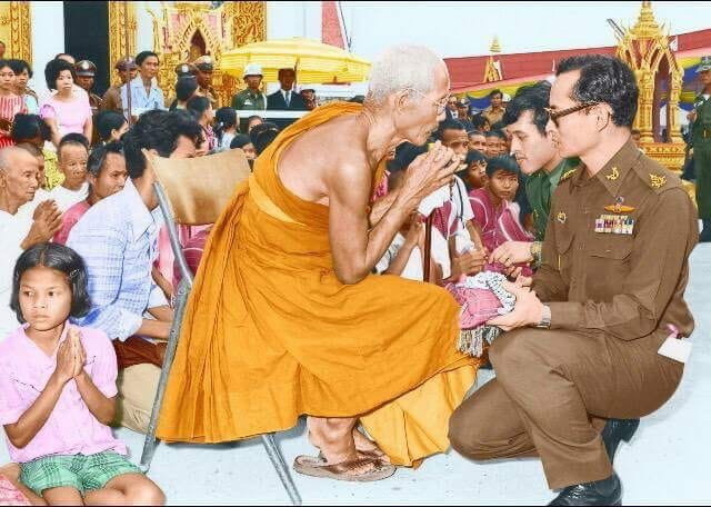 ประคำหวายหินหลวงปู่ครูบาชัยวงศ์ วัดพระพุทธบาทห้วยต้ม ขสวยเชือกเดิม แห้งเก่าดูง่าย