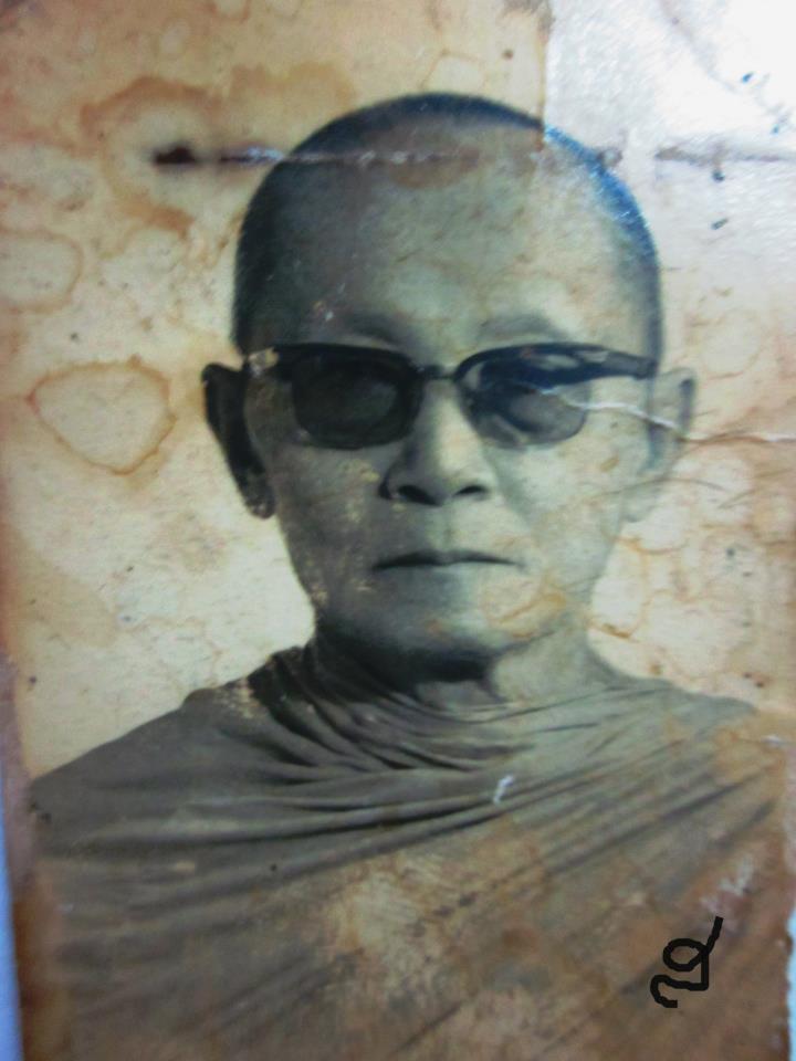 ภาพถ่ายขาวดำ หลวงพ่อเมือง วัดท่าแหน