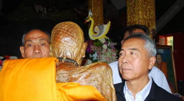เหรียญรุ่นแรกครูบาอุ่น อรุโณ วัดป่าแดง อ.สันกำแพง จ.เชียงใหม่ เนื้อทองเเดง ปี2517 