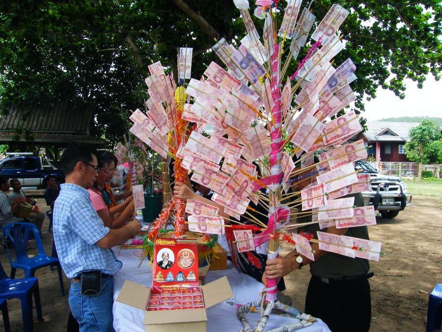 ขอขอบคุณเพื่อนพ้องน้องพี่ชาวพระเครื่องทุกท่าน(ผ้าป่าสามัคคีวัดชัยมงคล)