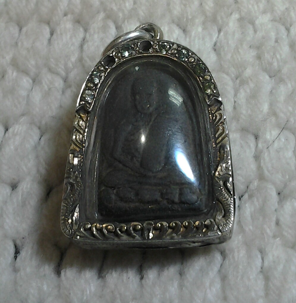 พระเนื้อผงครูบาผาผ่าหลังยันต์