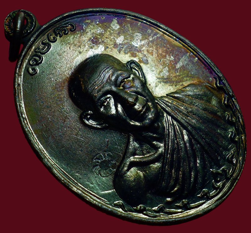 เหรียญกองพัน2 เนื้อทองแดง บล็อก หลังแตก(องค์2)