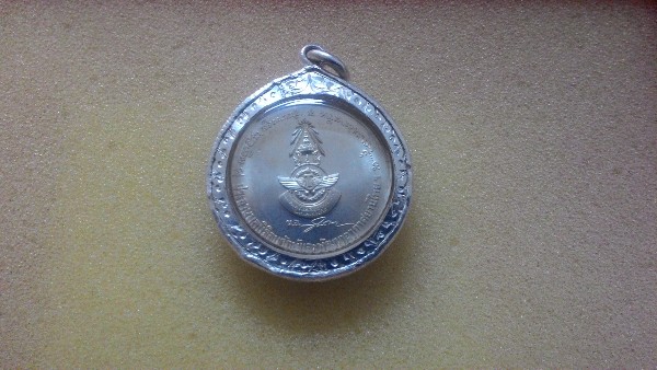 เหรียญหลวงพ่อเกษม เฉลิมพระเกียรติ 36 พรรษา ปี 2538 เนื้อเงิน เคาะเดียวครับ