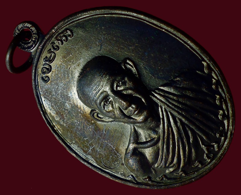 เหรียญกองพัน2 เนื้อทองแดง บล็อก หลังแตก(องค์4)