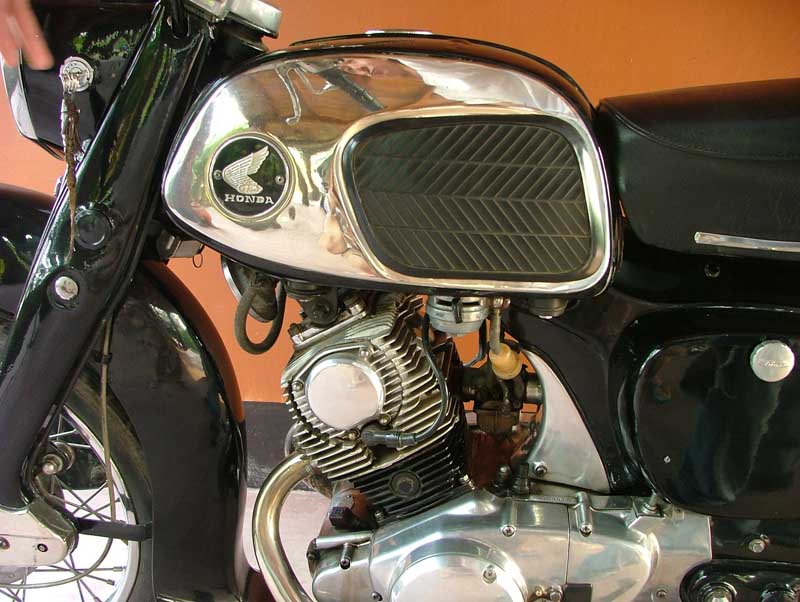 HONDA C- 95 คลาสสิคดีนะครับ