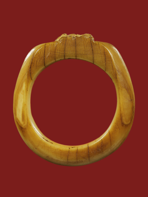 แหวนงาหลวงปู่ยิ้ม วัดหนองบัว ด้านบบมีสิงห์ค่ะ หายากค่ะ ยาวประมาณ1.1นิ้ว