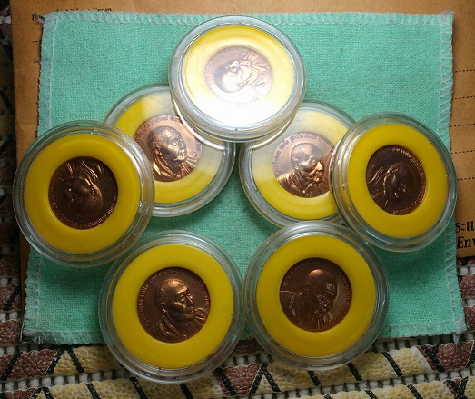 เหรียญกลมที่ระลึก อุปสมบทครบ 5 รอบ 60 พรรษา 2536 (ตลับเดิม) เคาะเดียว 7 องค์  