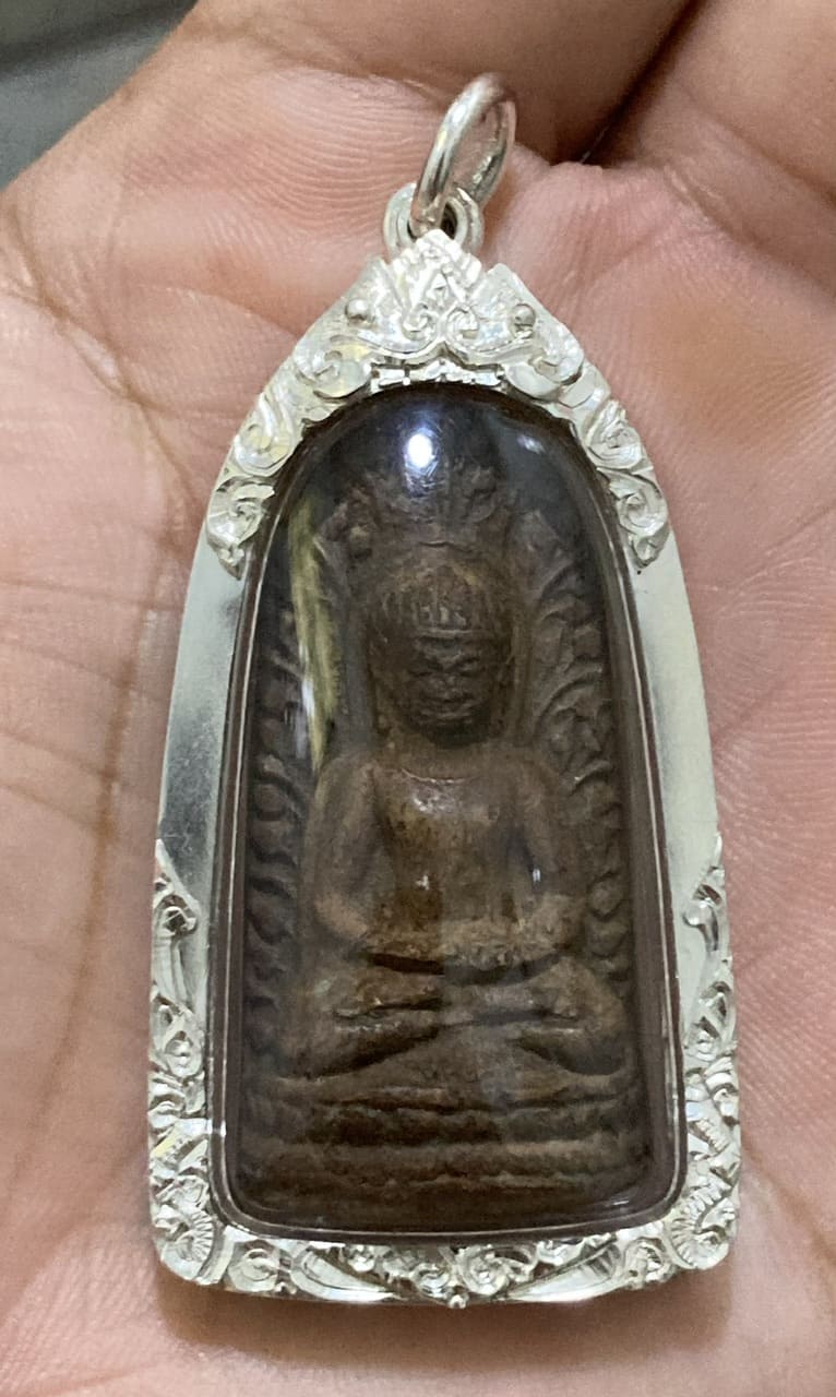 พระลือชัยไตรมาสหลวงปู่แหวน เลี่ยมเงิน