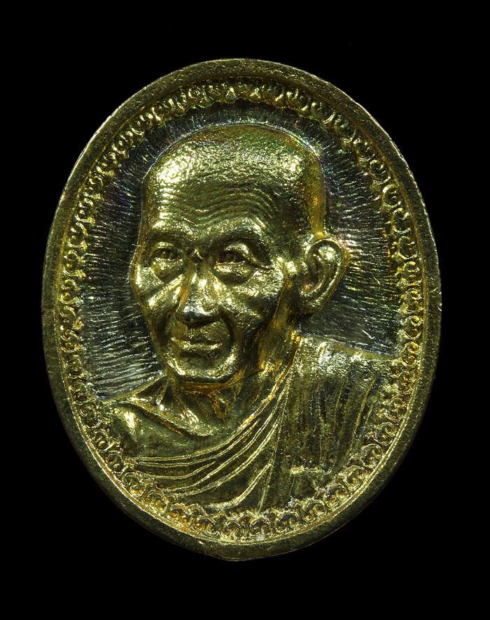 เหรียญฉีด มงคลเกาม 81 เนื้อเงินหน้าทอง สองกษัตริย์ กล่องวเดิม ไม่แพงครับ