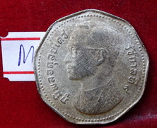 เหรียญ 5 บาทเก้าเหลี่ยม ในหลวง ร.9 หลังตราครุฑ พ.ศ.2515 สภาพตามรูป หายาก ปิดไม่แพง ที่ 99 บาทครับ