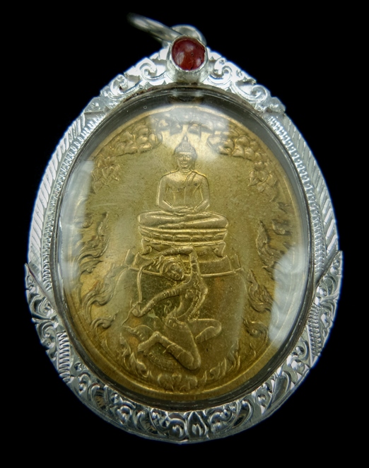 เหรียญพระชนะมารปี๓๘เนื้อบรอนซ์ทองพิธีใหญ่มาก สุดยอดพระที่ผ่านพิธีมากที่สุด