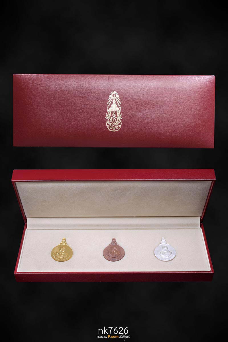 เหรียญชุดพระมหาชนก พิมพ์เล็ก  เนื้อทองคำ+นาก+เงิน ปี 2542 สวยแชมป์ มาพร้อมกล่องเดิม มาแบบนี้หายากมาก
