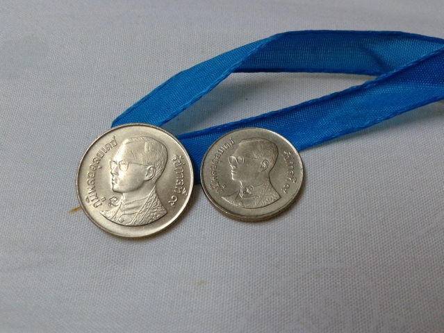 เหรียญขวัญถุง ปี32 หลวงพ่อเกษม เขมโก หลวงปู่ดู่ วัดสะแก ร่วมอฐิษฐานจิต ปลุกเสก สองเหรียญ+ริบบิ้น