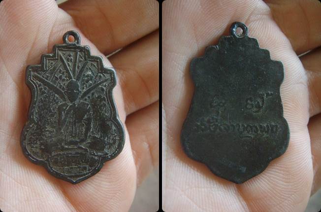 เหรียญสลีห้ากิ่ง ครูบาเจ้าอภิชัยขาวปี(ตะกั่ว)รุ่นแรก เคาะเดียว 1100 พร้อมส่งครับ