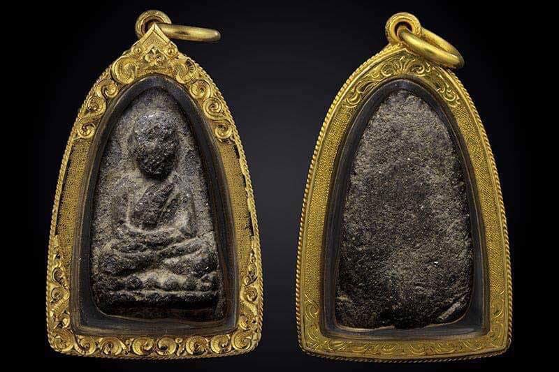  หลวงปู่ทวดเนื้อว่าน ปี 2497 พิมพ์กลาง สวยขั้นเทพ มาพร้อมเลี่ยมทองหนาฯ + บัตรรับรองคุ้มเมืองเหนือ