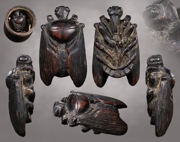 แมลงภู่คำไม้ดุมล้อแกะเก่า