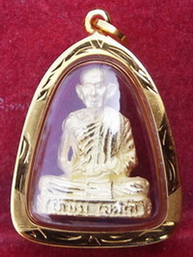 รูปหล่อหลวงพ่อเกษม เขมโก ปี34 ตอดโค้ดนะที่ฐานพระ ชุบทองและ เลี่ยมทองคำแท้ๆจากร้านทอง ราคาเบาๆครับ