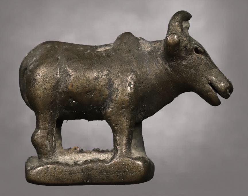 วัวธนูล้านนาเนื้อสัมฤทธิ์